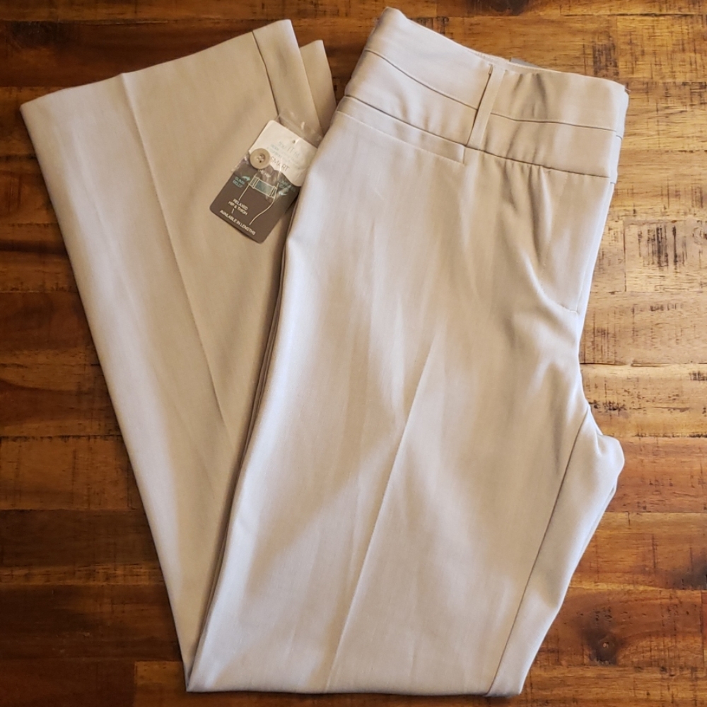 NWT! Maurices khaki trouser smart fit